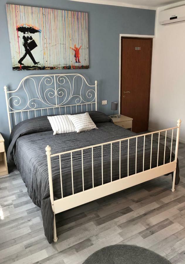 Irides Rooms A Un Passo Dai Parchi Divertimento ลาซีเซ ภายนอก รูปภาพ